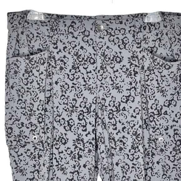 Eddie Bauer High Rise Travex Cargo Capris - Printed Gray/Black - 14 - Picture 3 of 9